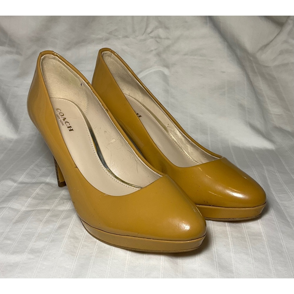 Coach Tan Patent Leather Platform Pumps Heels Gold CC Logo Size 6B